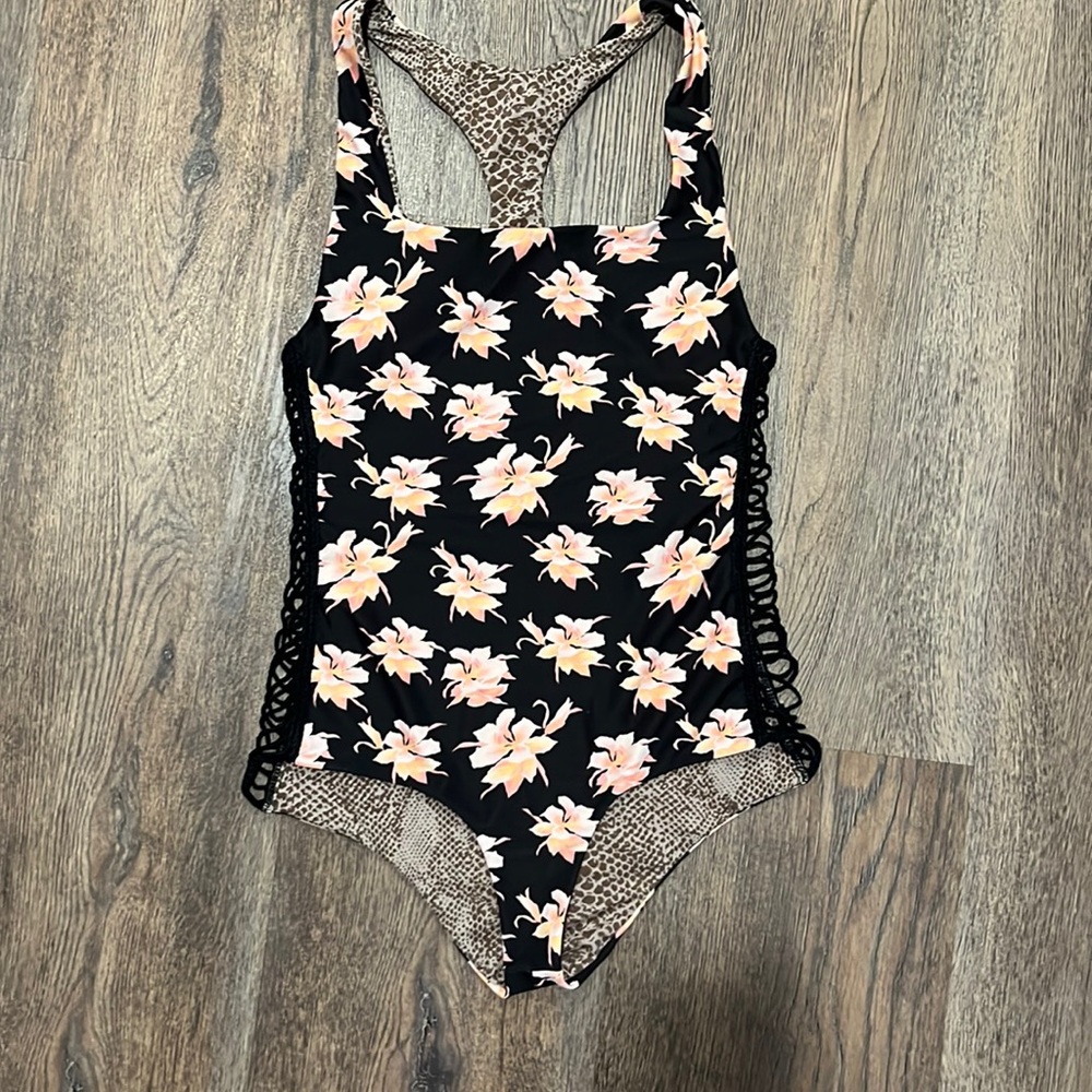 Acacia one piece - very clean - excellent condition